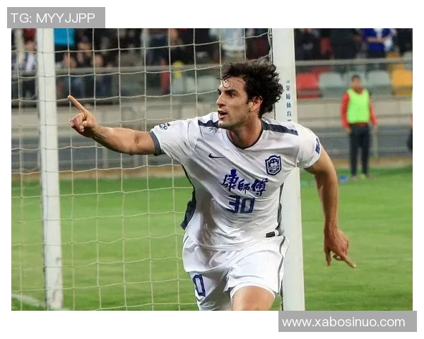 卢西亚诺的传奇人生与足球世界的辉煌成就探秘