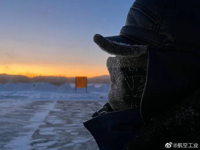 半岛官方体育高寒外场零下36度航空工业两架试验机开启了2023年“第一飞”(图1)