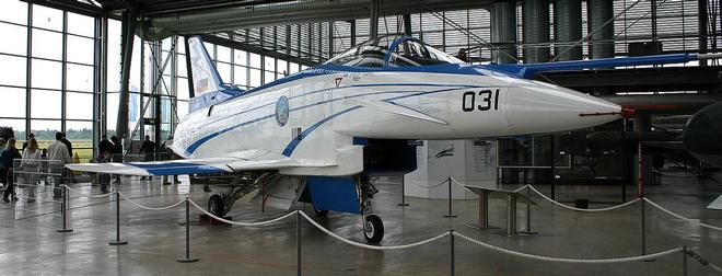 半岛官方体育1990年良习纠合打制X31试验机尽力推力矢量工夫向气动冲刺(图14)