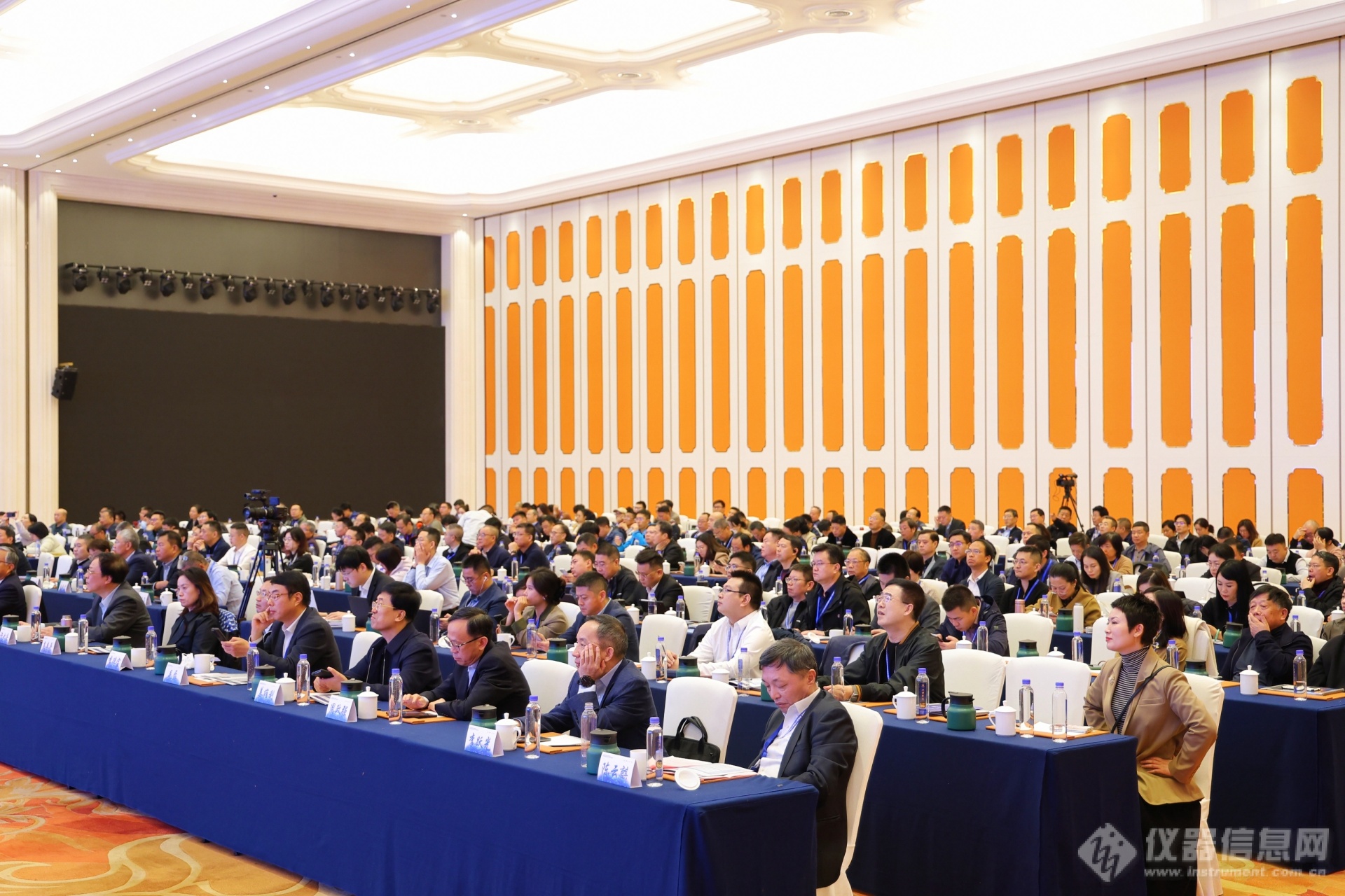 2023年仪器仪外家当成长大会暨中邦仪器仪外行业协会八届九半岛官方体育次理事聚会胜利召开(图1)